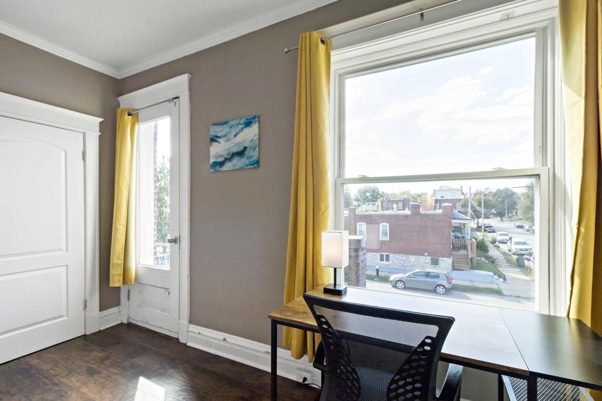 Roomy 2Br-1Ba Wfh Desk & Backyard Saint Louis Exterior photo