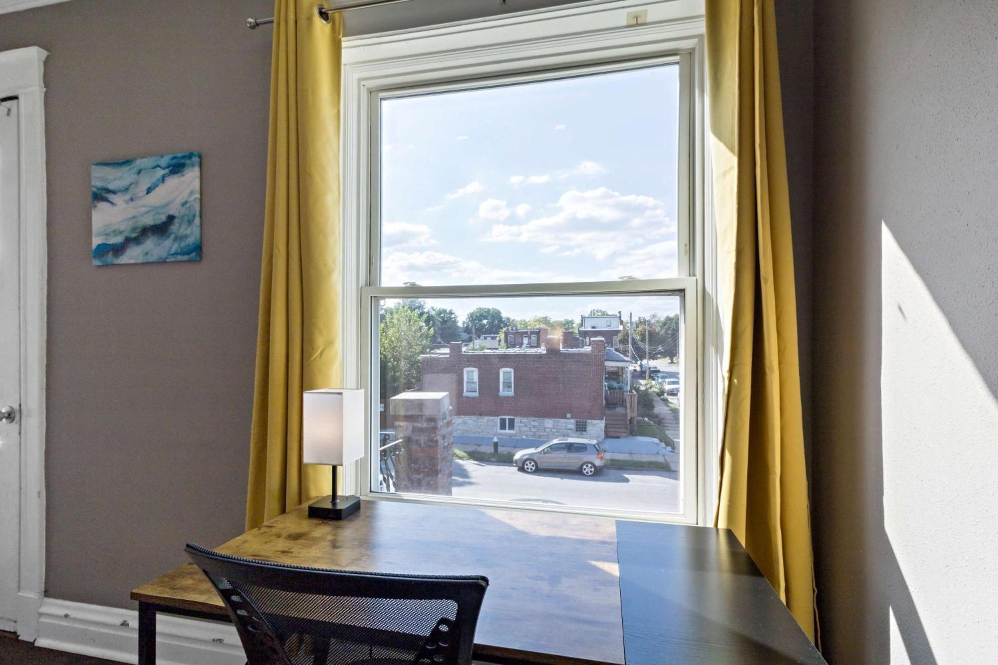 Roomy 2Br-1Ba Wfh Desk & Backyard Saint Louis Exterior photo